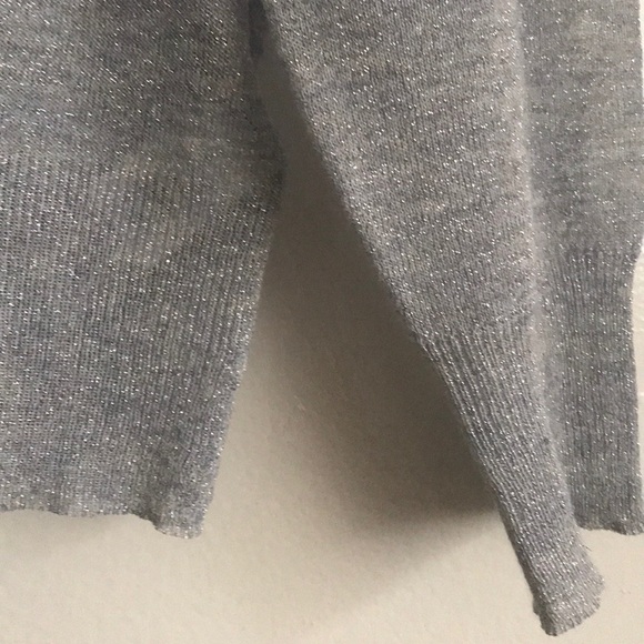 Lovely light knit with silver threading through - Picture 4 of 7